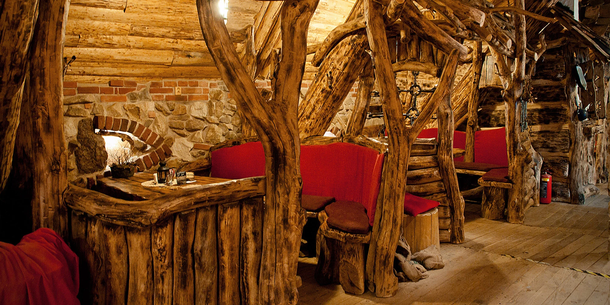 Hostina v Pekle Čertovina pro 2 nebo 4 osoby i vstup do wellness nebo čertovský program i se sladkým pokušením