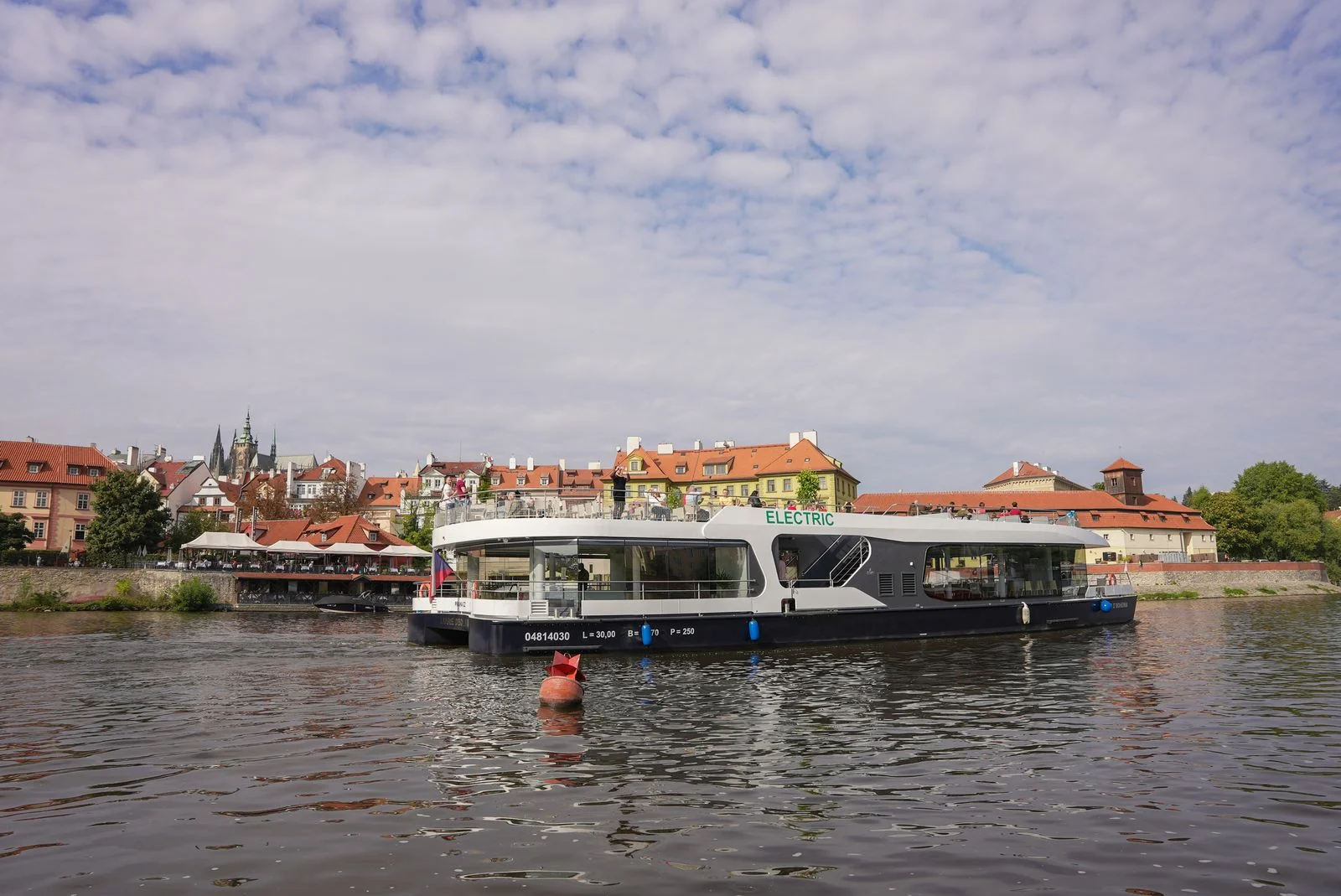 Velká vyhlídková plavba Prahou: 2 hodiny na palubě lodi pro dospělé i děti