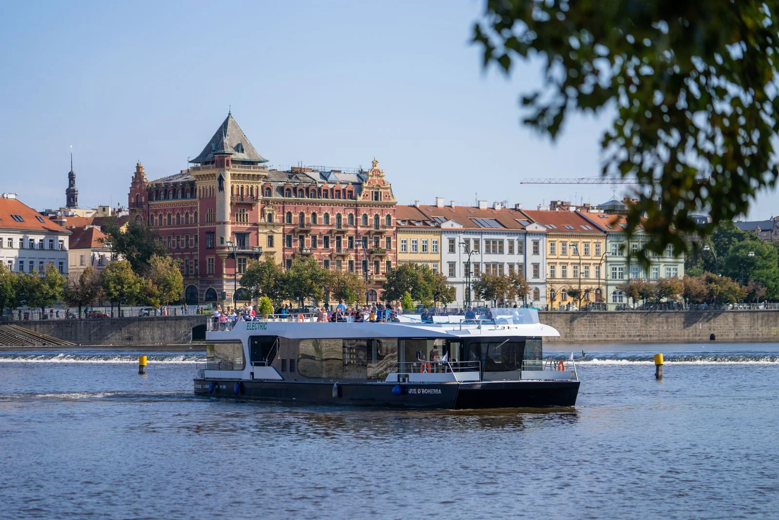 Velká vyhlídková plavba Prahou: 2 hodiny na palubě lodi pro dospělé i děti