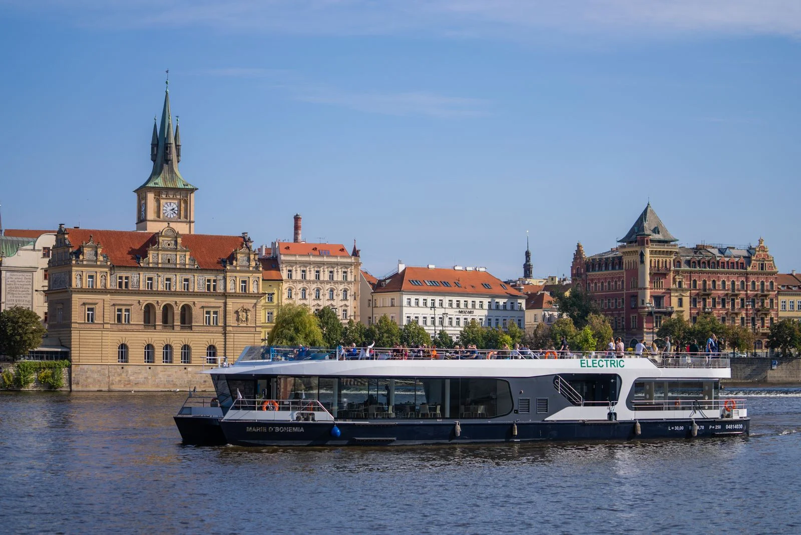 Velká vyhlídková plavba Prahou: 2 hodiny na palubě lodi pro dospělé i děti