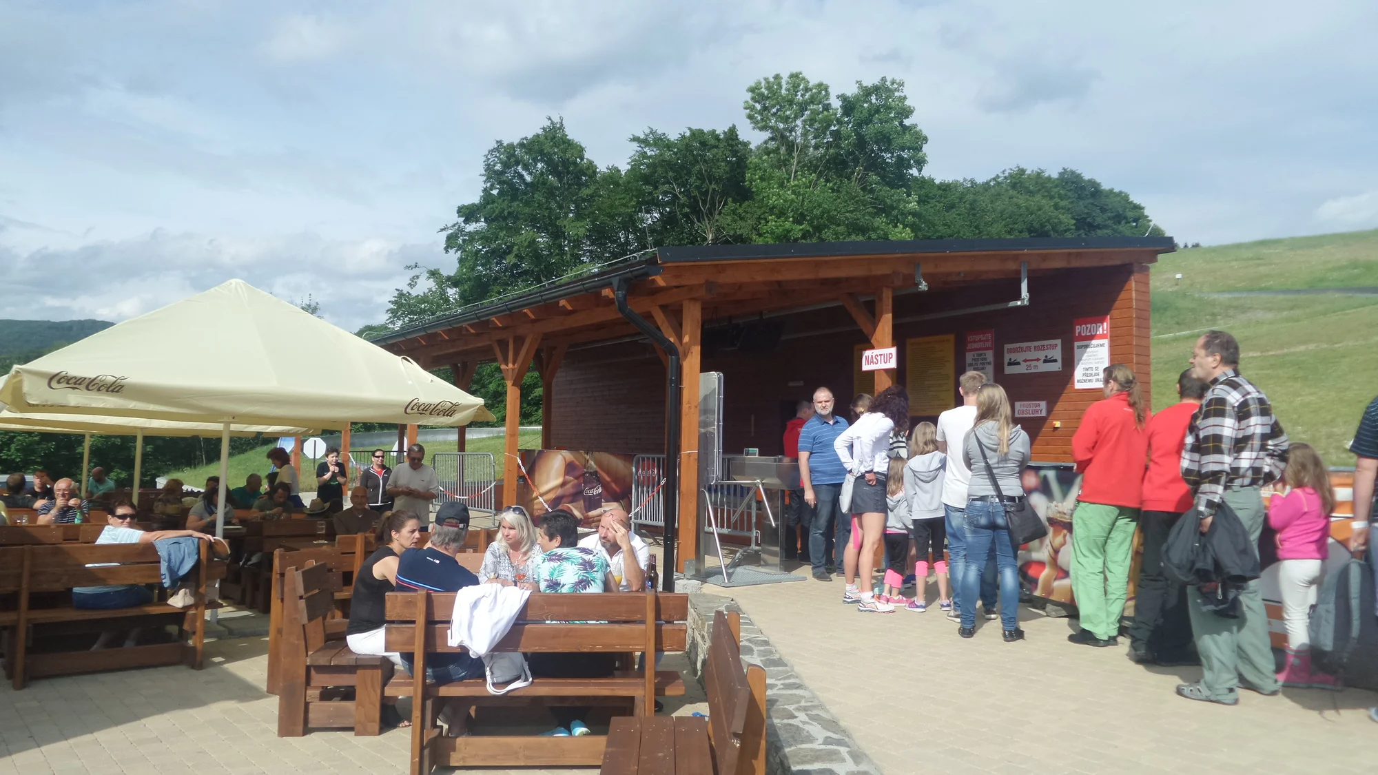 Vzhůru dolů: permanentka na pět jízd na nejdelší moravské bobové dráze