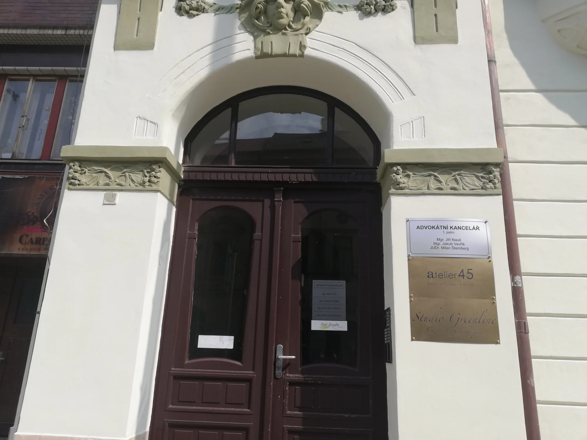 Kosmetické ošetření Unstress s liftingovou masáží v Karlíně