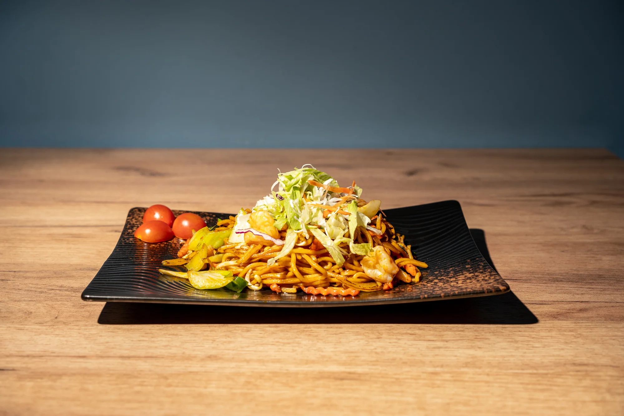 Asijské jídlo podle výběru: restované nudle, hovězí s rýží i tofu s phở vývarem