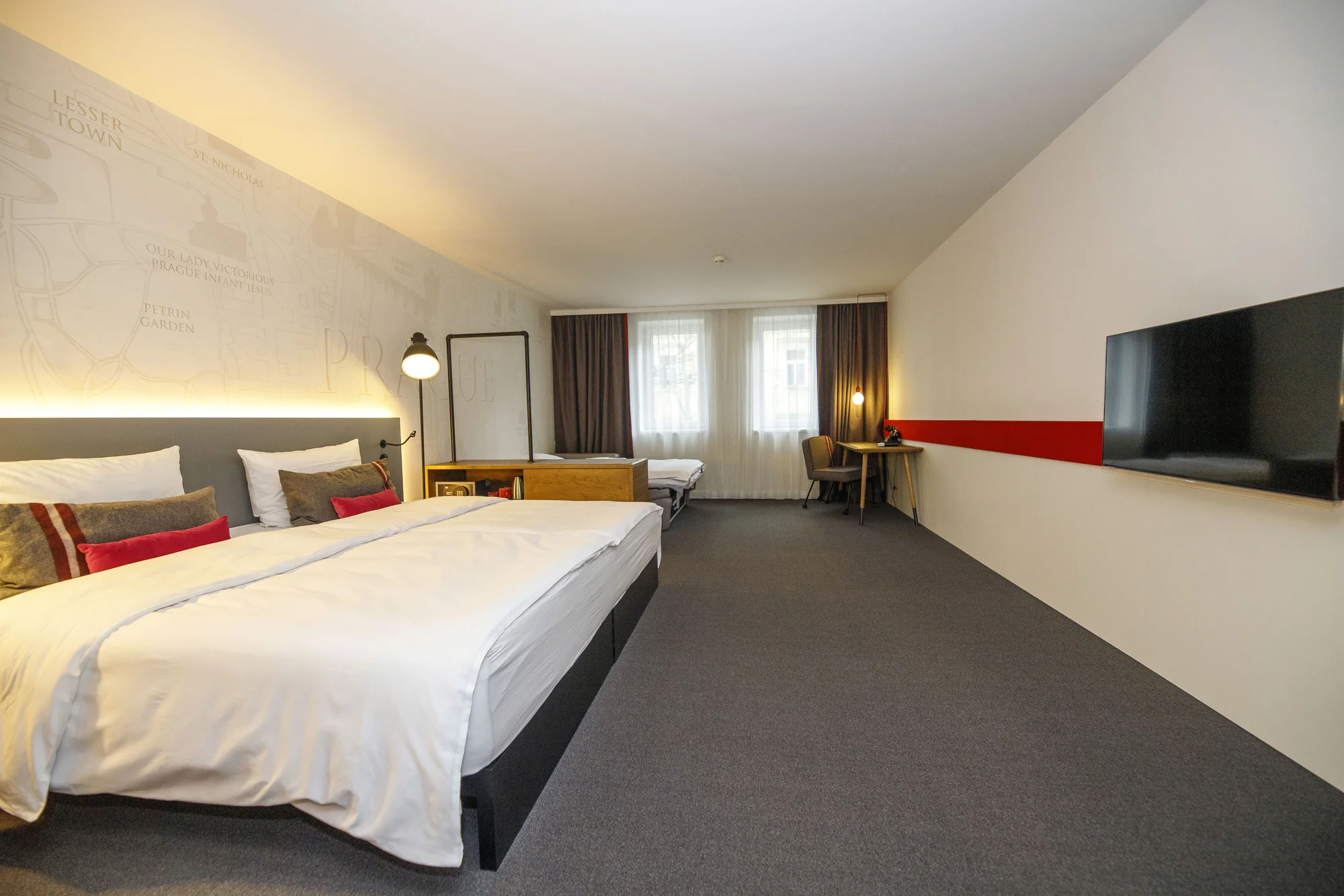 Pobyt v Praze: moderní hotel v Karlíně se snídaní, blízko metra i tramvaje