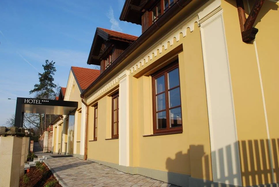 Romantika v podzámčí až na 6 dní: snídaně, možnost romantické večeře i relaxu ve wellness