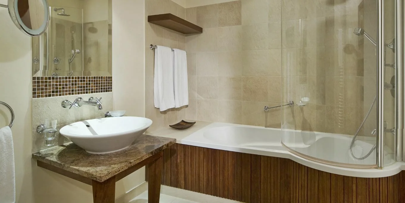 Relax v srdci Varšavy: moderní boutique hotel v bývalém paláci se saunou a bazénem, akce 2 děti zdarma