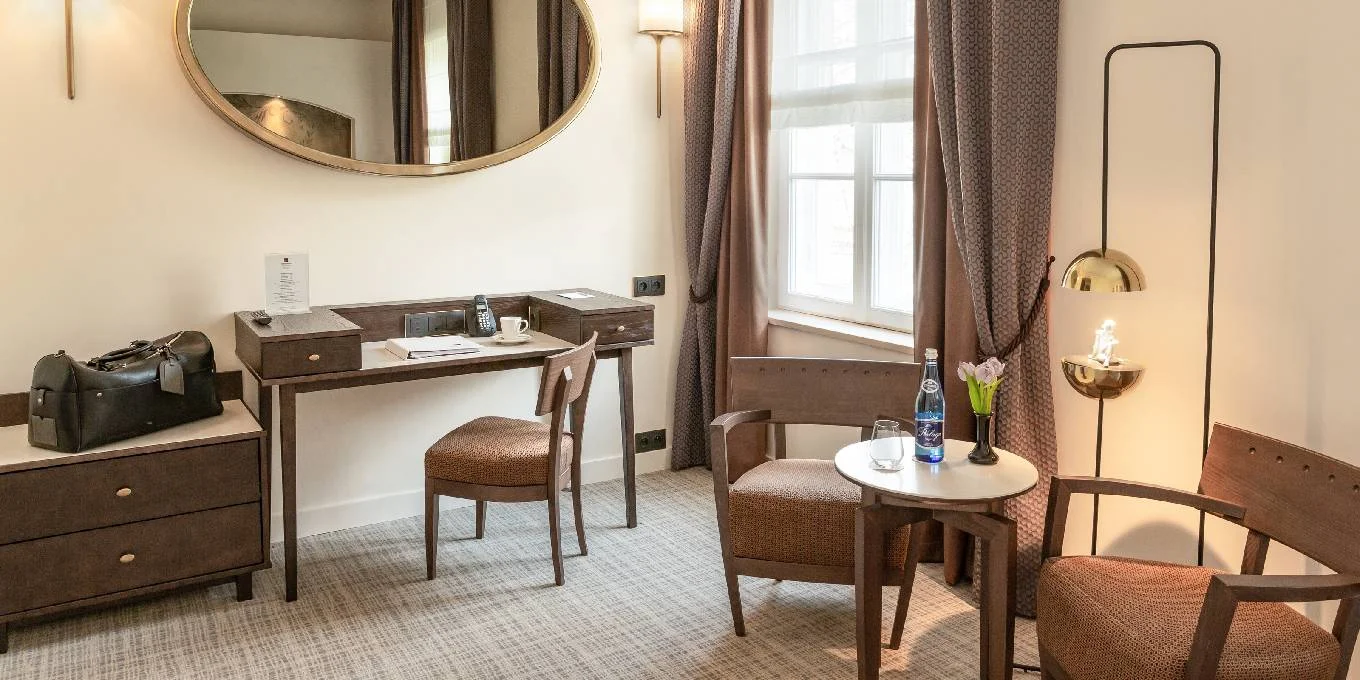 Relax v srdci Varšavy: moderní boutique hotel v bývalém paláci se saunou a bazénem, akce 2 děti zdarma