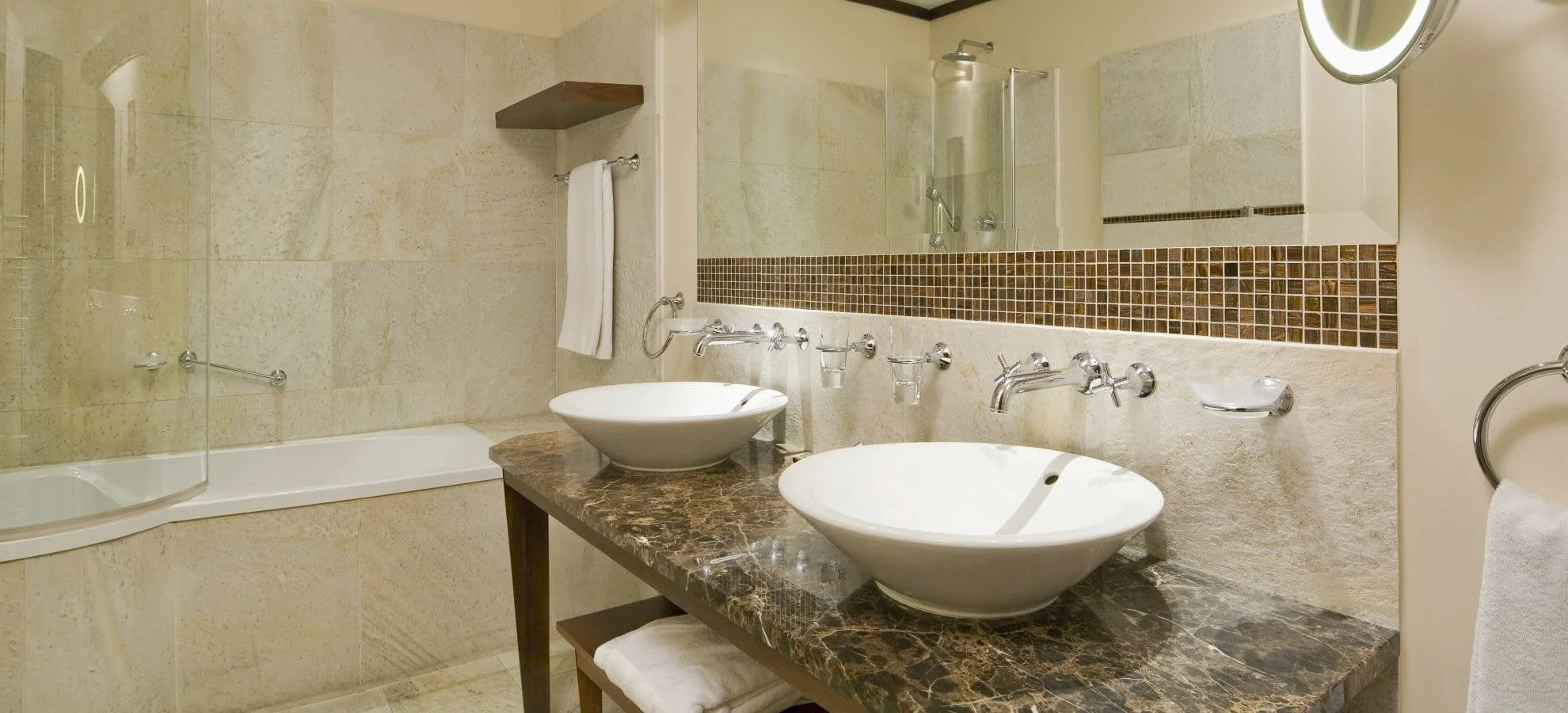 Relax v srdci Varšavy: moderní boutique hotel v bývalém paláci se saunou a bazénem, akce 2 děti zdarma