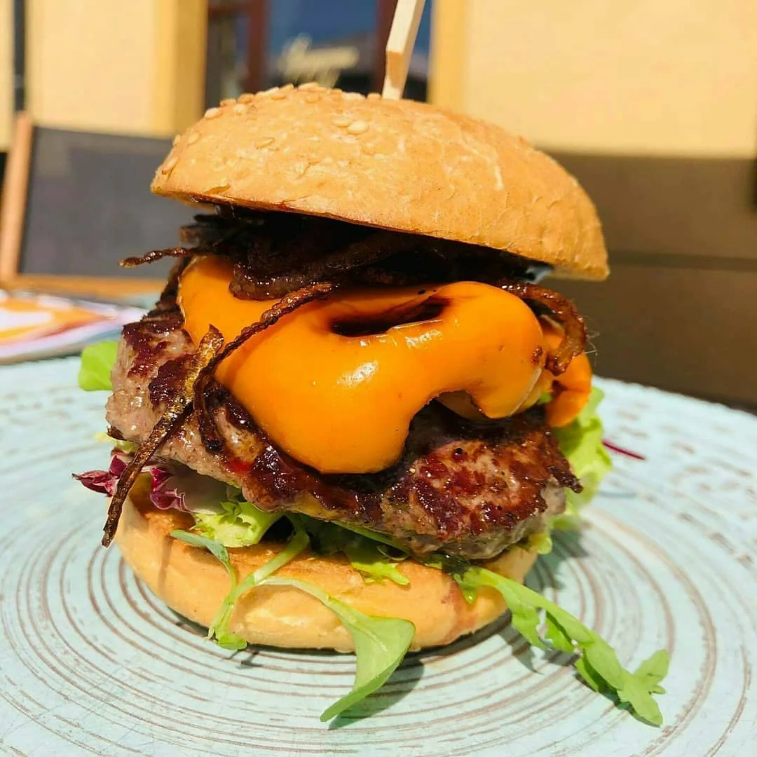 Hovězí burger, hranolky i domácí limonáda pro 1 nebo 2 osoby