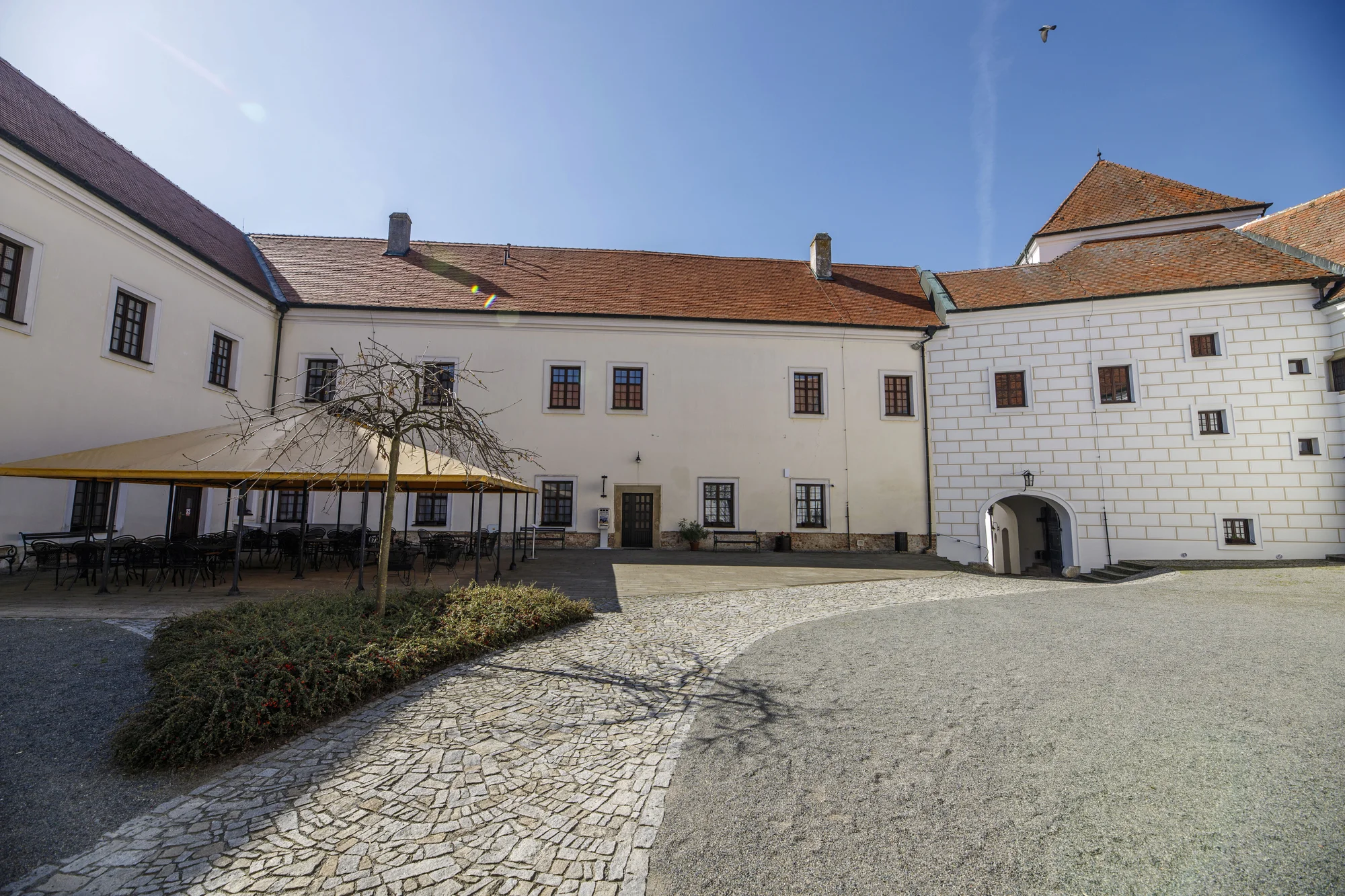 Pobyt v království vína: 1–3 noci na zámku Čejkovice s polopenzí a prohlídkou zámku
