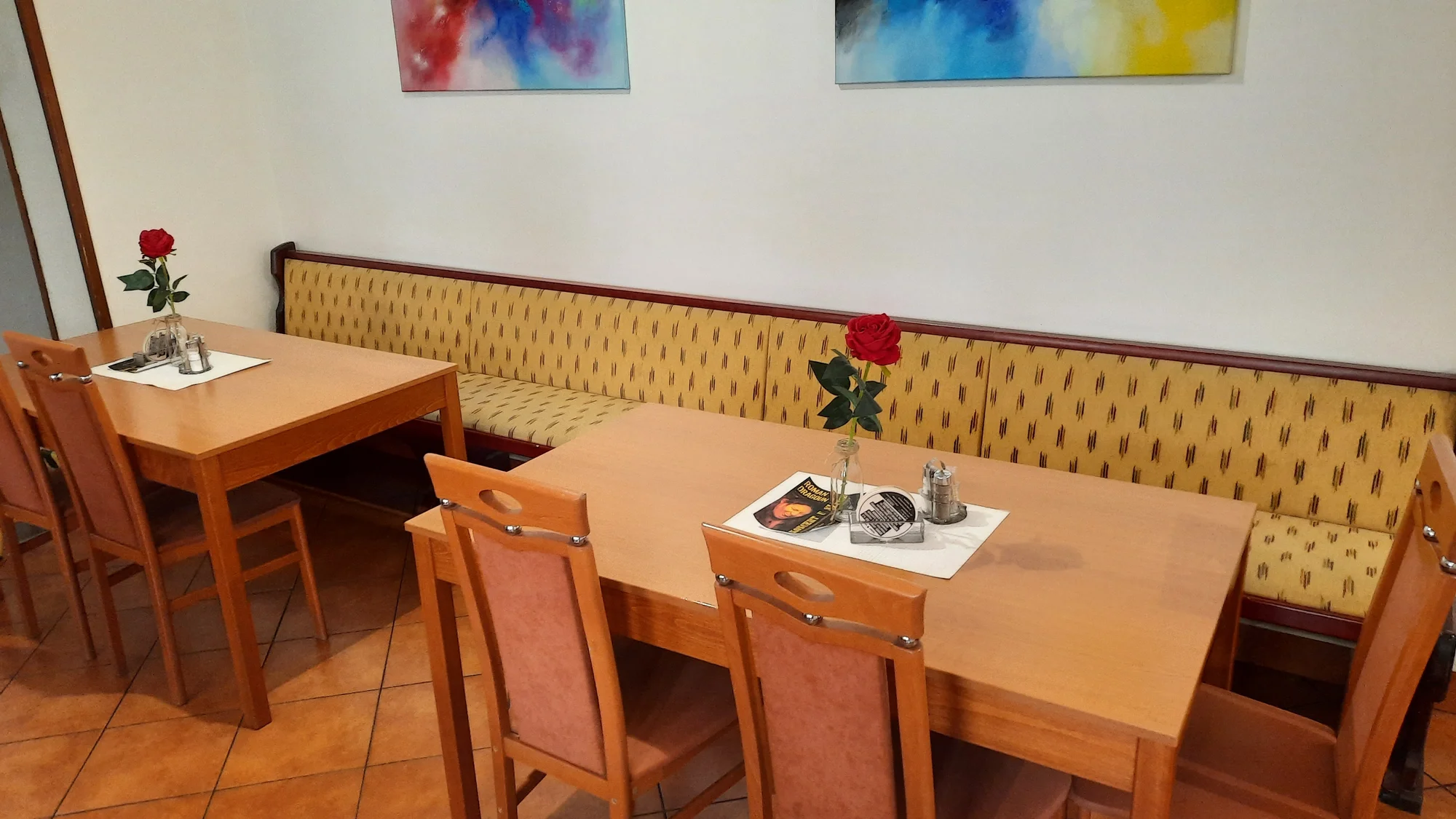 Opravdová hostina: vyladěné prkno plné řízečků, křidýlek i sýrových kousků