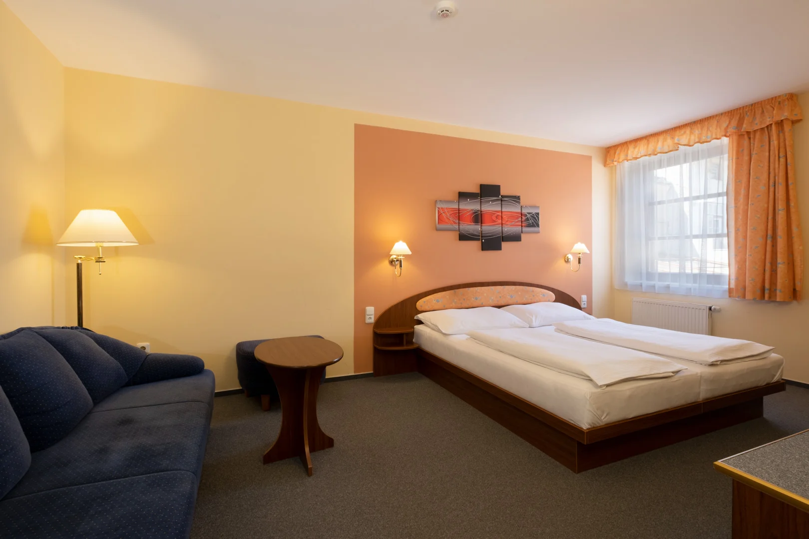 Pohodový pobyt v Mohelnici: hotel se snídaní, láhev vína a krajina Bouzova