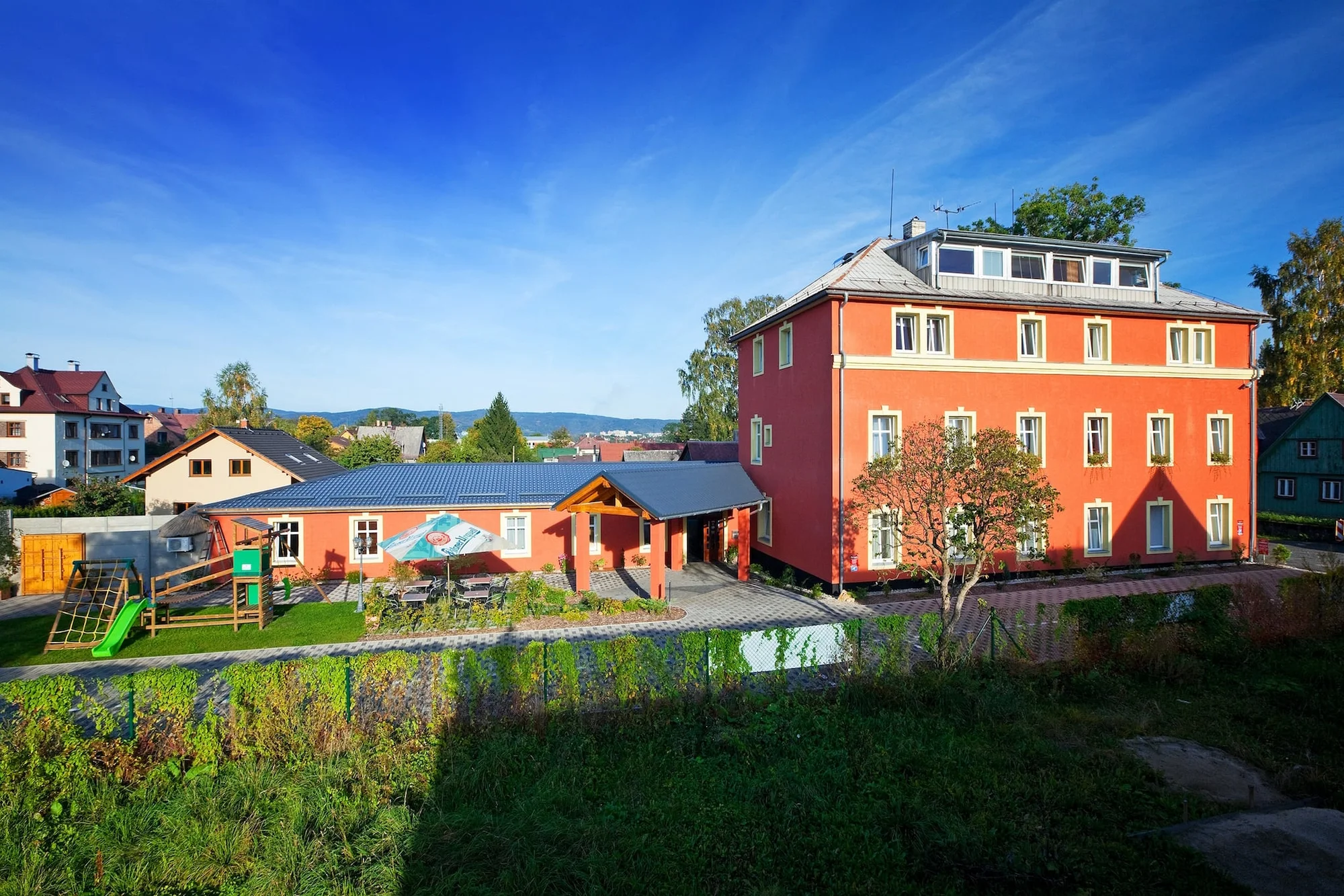 1 či 2 hodiny privátního wellness až pro 10 osob: bazén, finská i solno-bylinková sauna a vířivka
