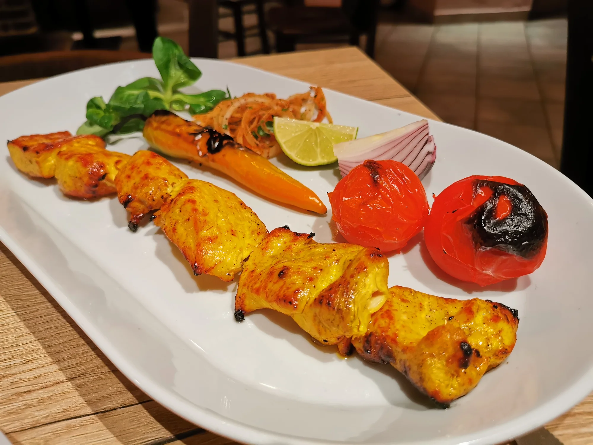 Perské speciality pro 1-4 osoby: jehněčí nebo kuřecí kebab a domácí limonáda