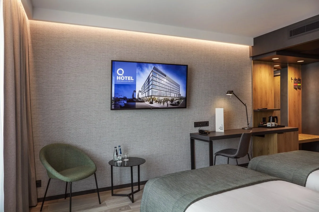 Pobyt v moderním hotelu ve Vratislavi: bufetové snídaně a památky