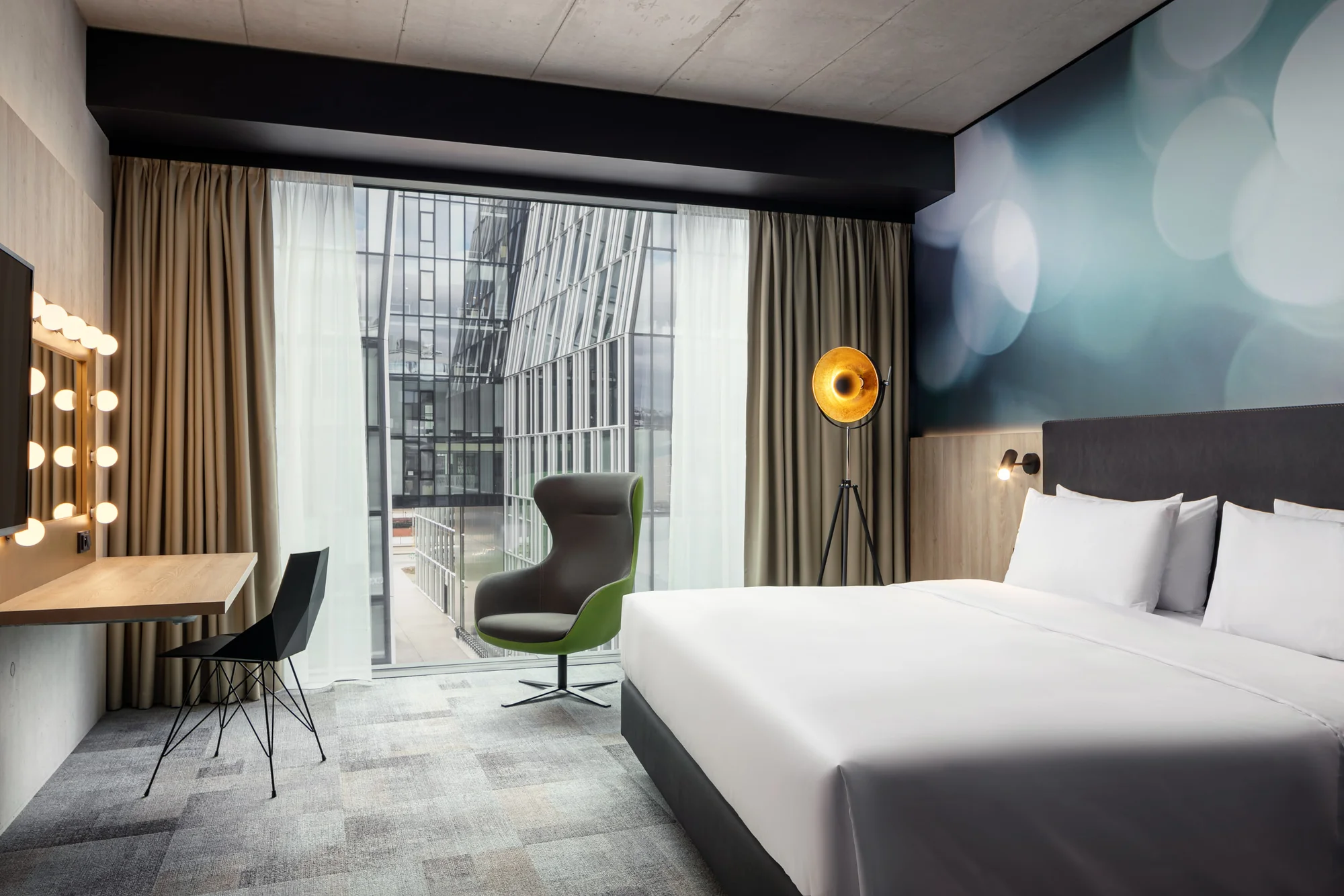 Moderní Stages Hotel**** u O2 areny: vyhlášená kuchyně, parkování v ceně a skvělá dostupnost do centra