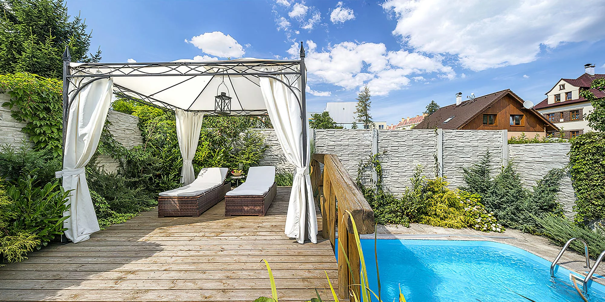 1 či 2 hodiny privátního wellness až pro 10 osob: bazén, finská i solno-bylinková sauna a vířivka