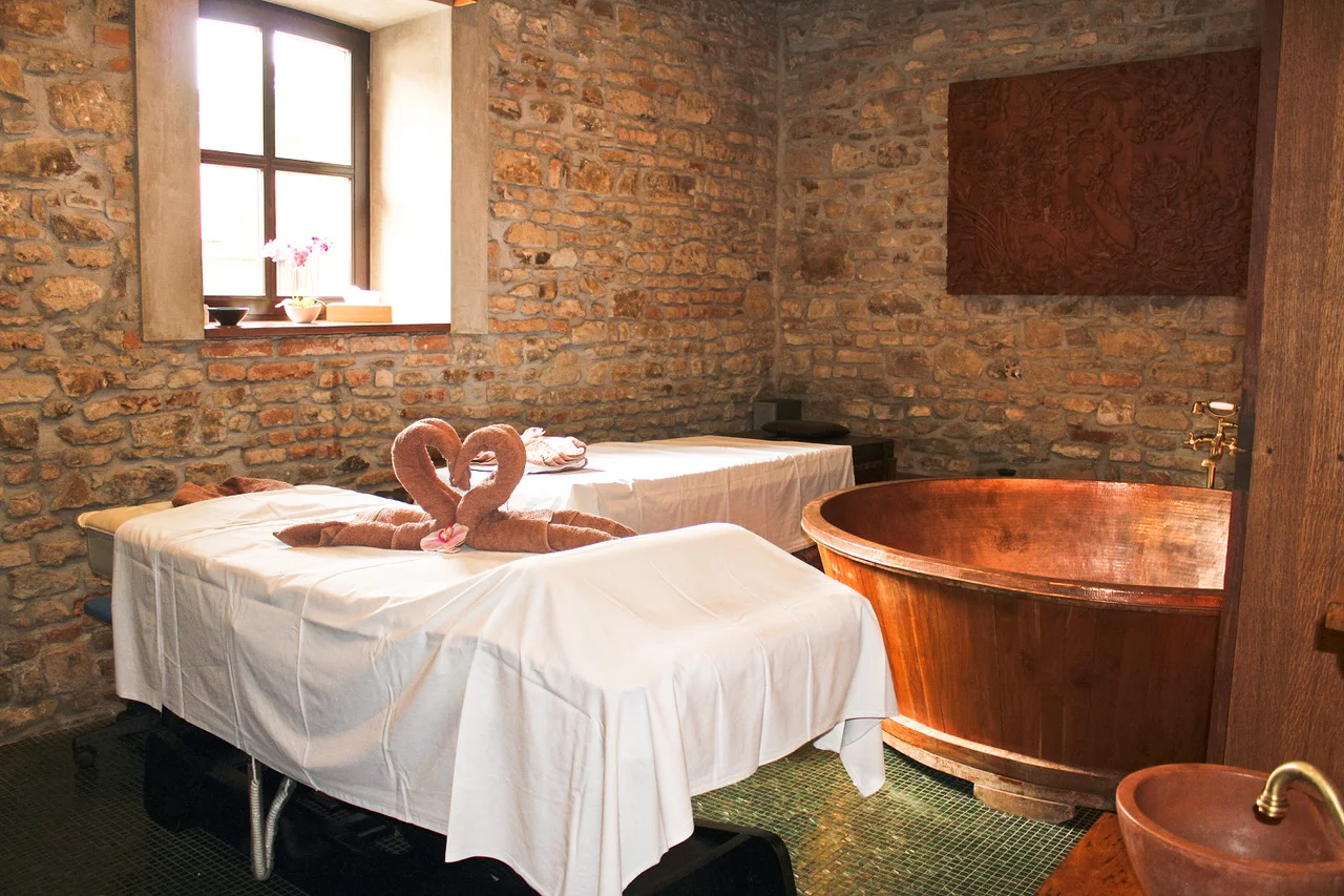 Relaxace pro 2 osoby: pivní, vinná, kokosová či rumová lázeň a nápoj ladící s koupelí