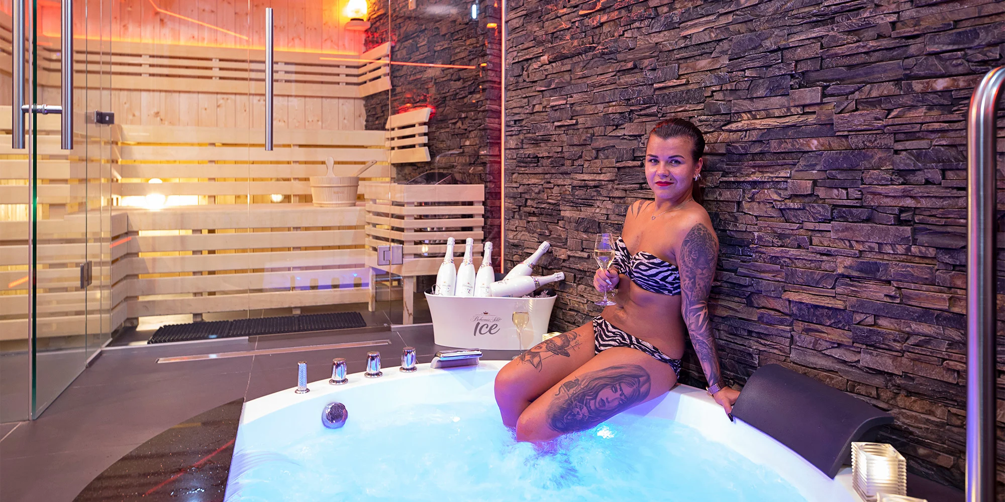 Relax v privátním wellness ve dnech neděle–čtvrtek: 60 nebo 90 min. a sekt či šampaňské
