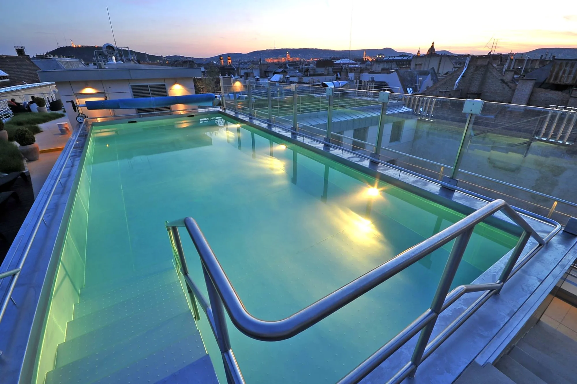 Relax v centru Budapešti: Continental Hotel se snídaněmi a neomezeným wellness