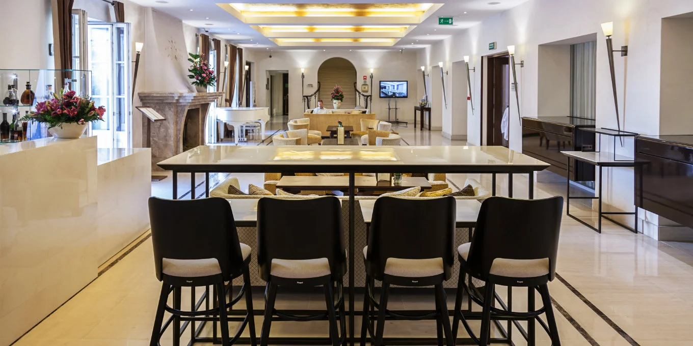 Relax v srdci Varšavy: moderní boutique hotel v bývalém paláci se saunou a bazénem, akce 2 děti zdarma