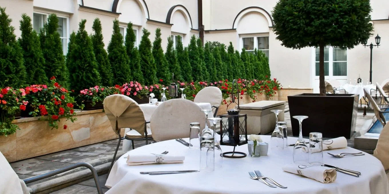 Relax v srdci Varšavy: moderní boutique hotel v bývalém paláci se saunou a bazénem, akce 2 děti zdarma