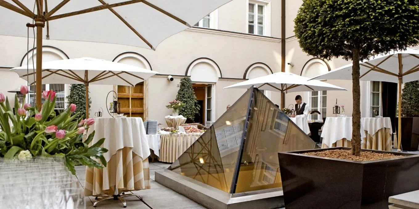Relax v srdci Varšavy: moderní boutique hotel v bývalém paláci se saunou a bazénem, akce 2 děti zdarma