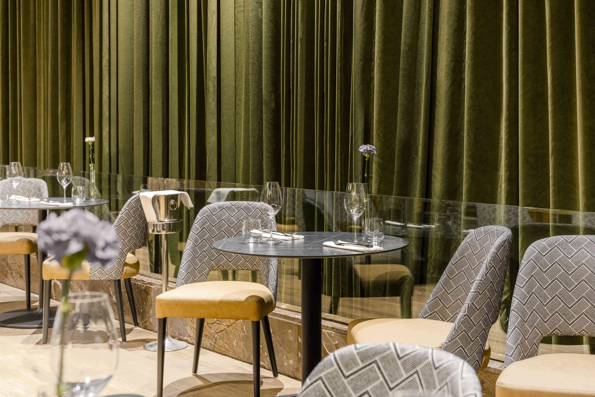 5* hotel v novorenesančním paláci v centru Prahy: luxusní pokoje, varianty se snídaní i vstupem do spa
