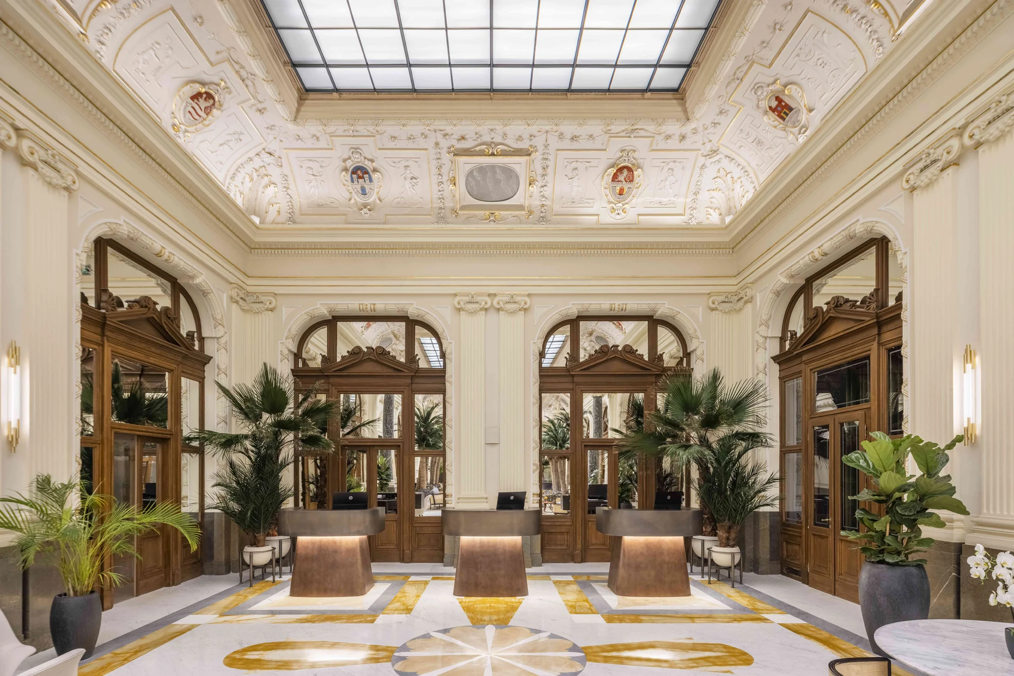 5* hotel v novorenesančním paláci v centru Prahy: luxusní pokoje, varianty se snídaní i vstupem do spa