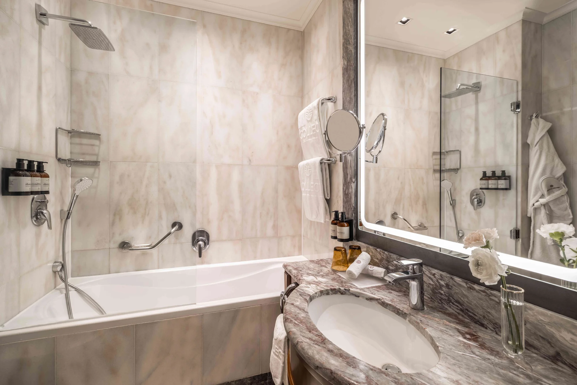 5* hotel v novorenesančním paláci v centru Prahy: luxusní pokoje, varianty se snídaní i vstupem do spa