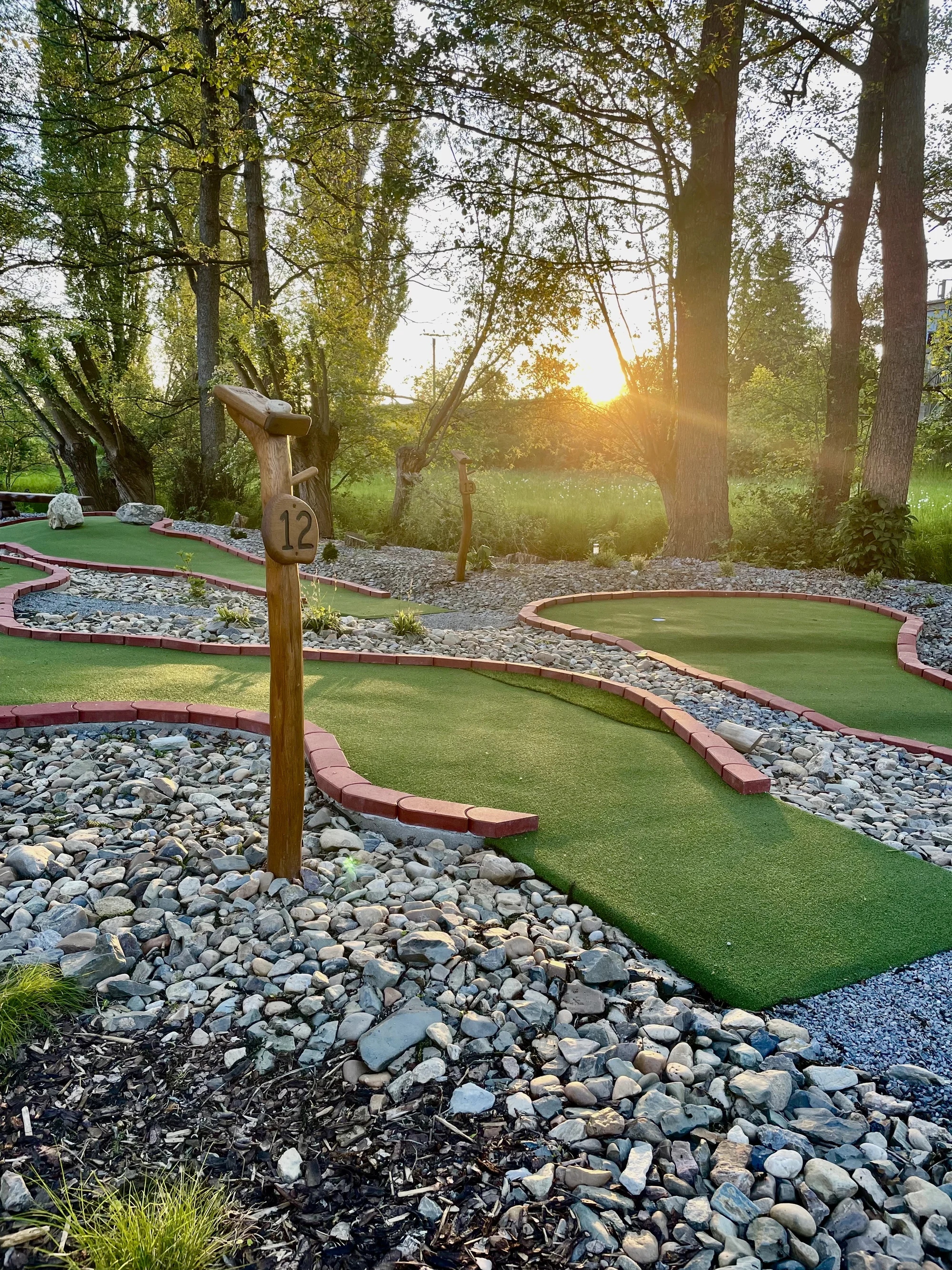 Adventure golf v krásném prostředí: jednotlivé vstupy či permanentka pro děti i dospělé