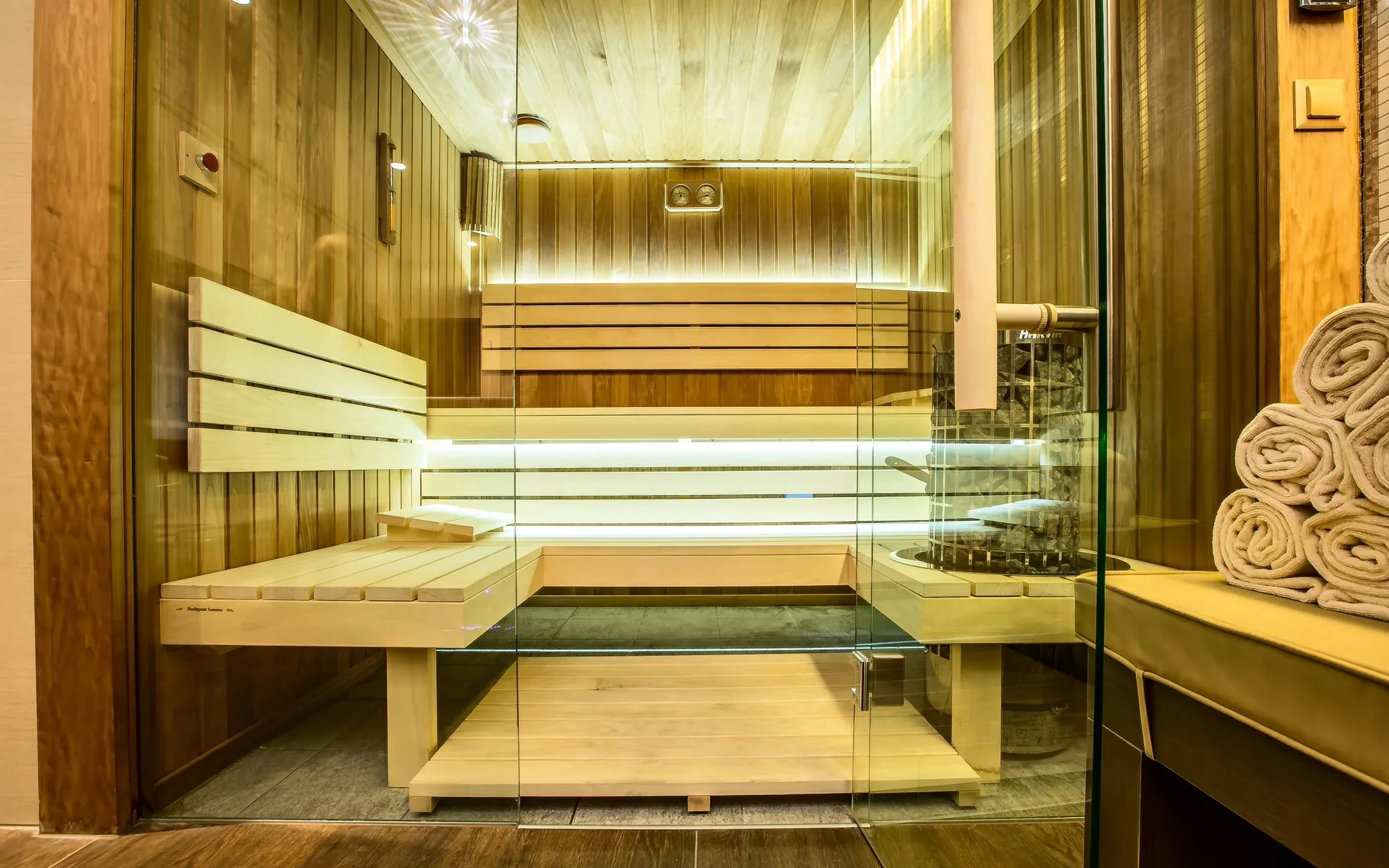 Luxusní hotel v centru Budapešti: snídaně a neomezený vstup do wellness