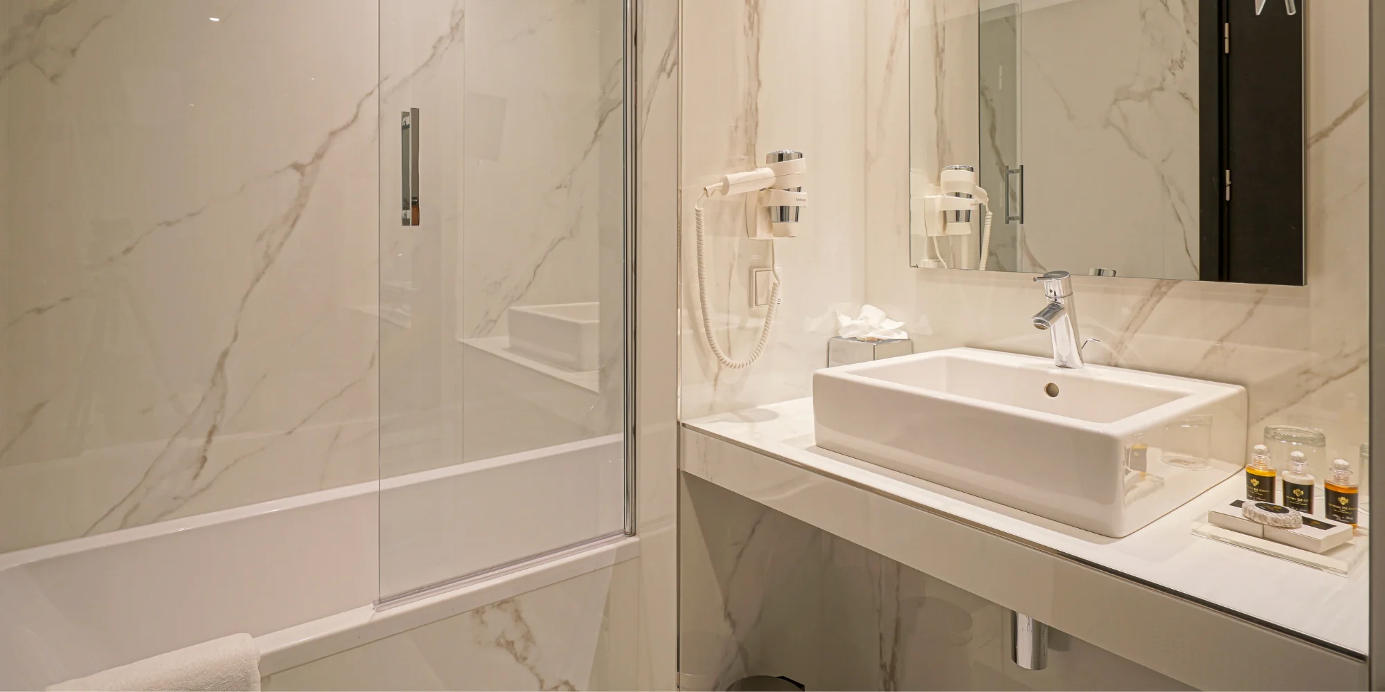 Relax v centru Budapešti: Continental Hotel se snídaněmi a neomezeným wellness