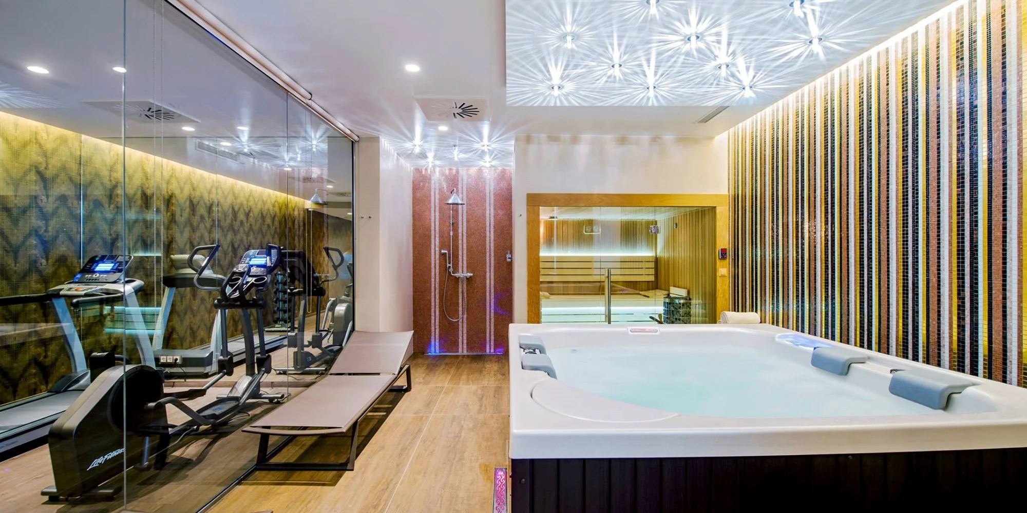 Luxusní hotel v centru Budapešti: snídaně a neomezený vstup do wellness
