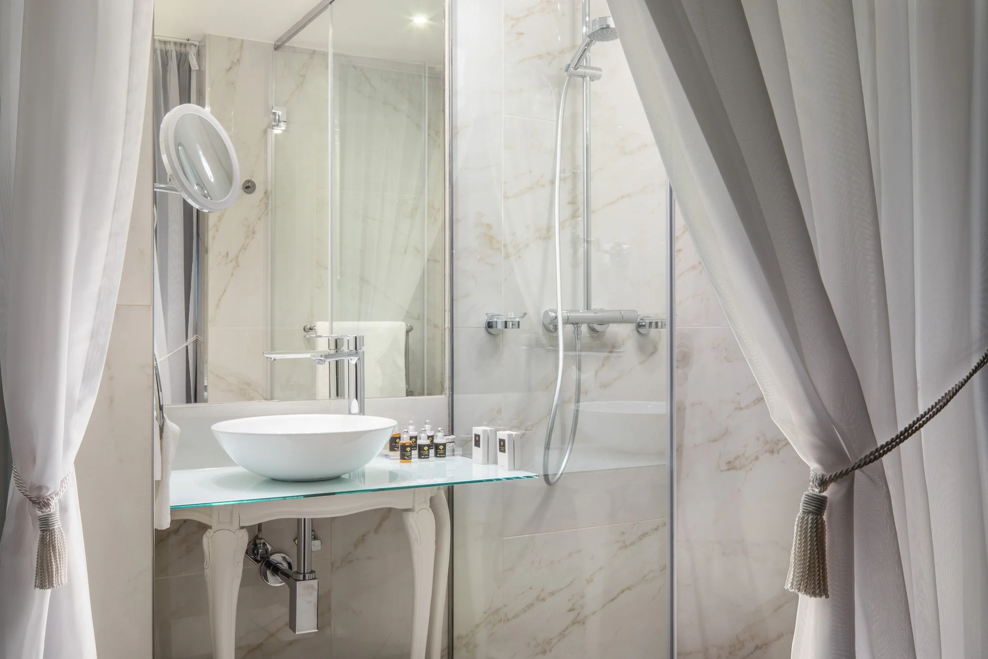 Odpočinek v 5* hotelu v centru Budapešti: neomezený wellness a snídaně, 2 děti zdarma