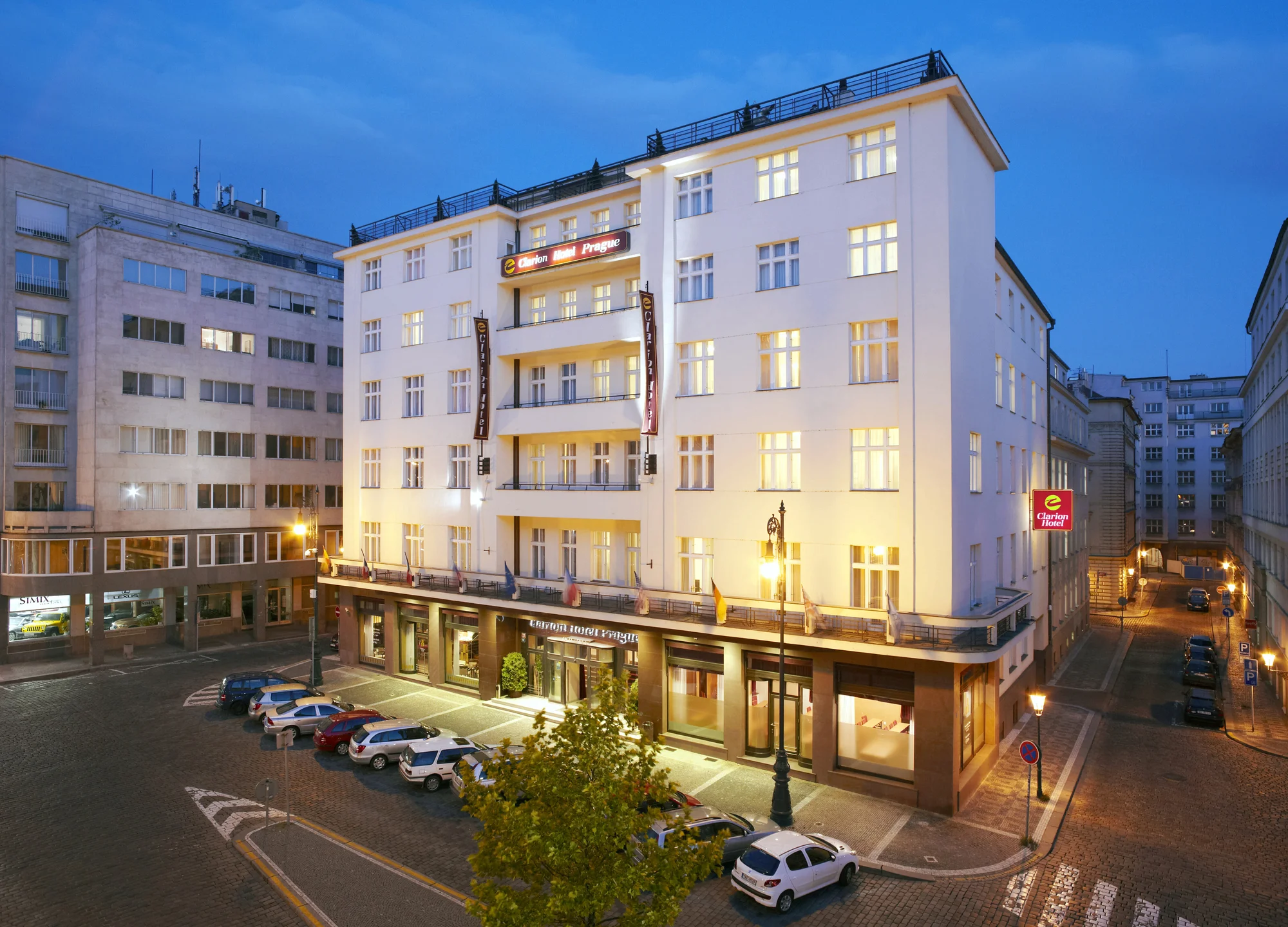 Pobyt v historickém centru Prahy: ubytování ve 4* hotelu, snídaně i luxusní pohoštění s lahví sektu