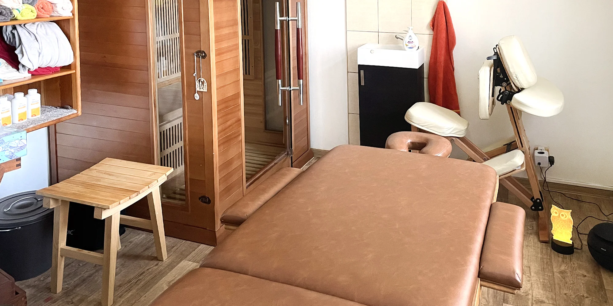30-90 min. relaxu: masáž celého těla nebo vybraných partií, manuální lymfodrenáž i infrasauna