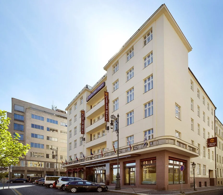 Pobyt v historickém centru Prahy: ubytování ve 4* hotelu, snídaně i luxusní pohoštění s lahví sektu