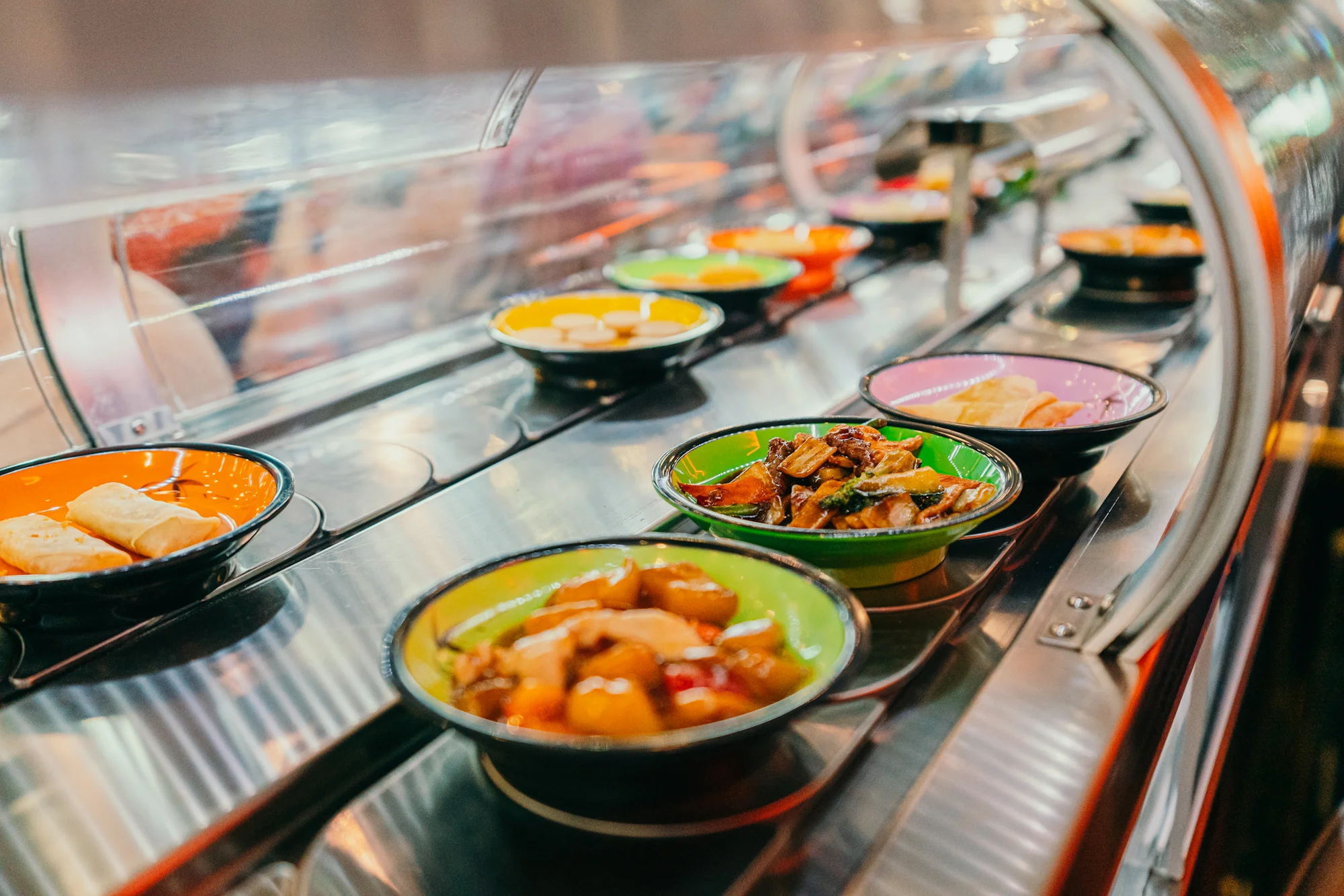 Running sushi: 2 hodiny neomezené konzumace sushi a dalších asijských specialit
