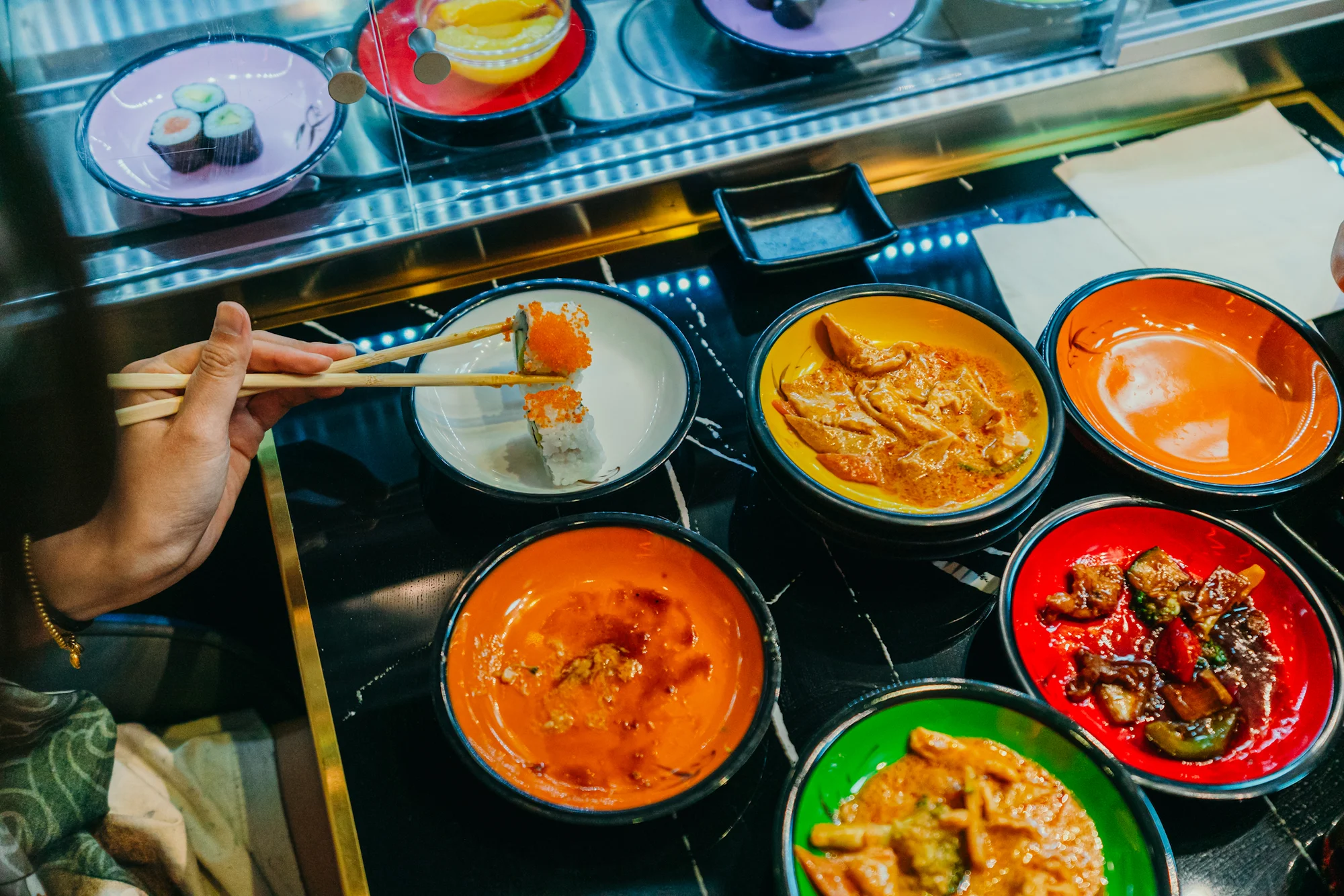 Running sushi: 2 hodiny neomezené konzumace sushi a dalších asijských specialit