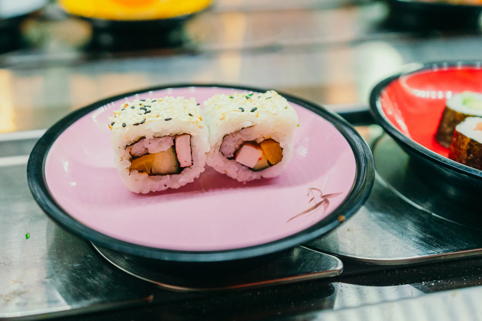 Running sushi: 2 hodiny neomezené konzumace sushi a dalších asijských specialit