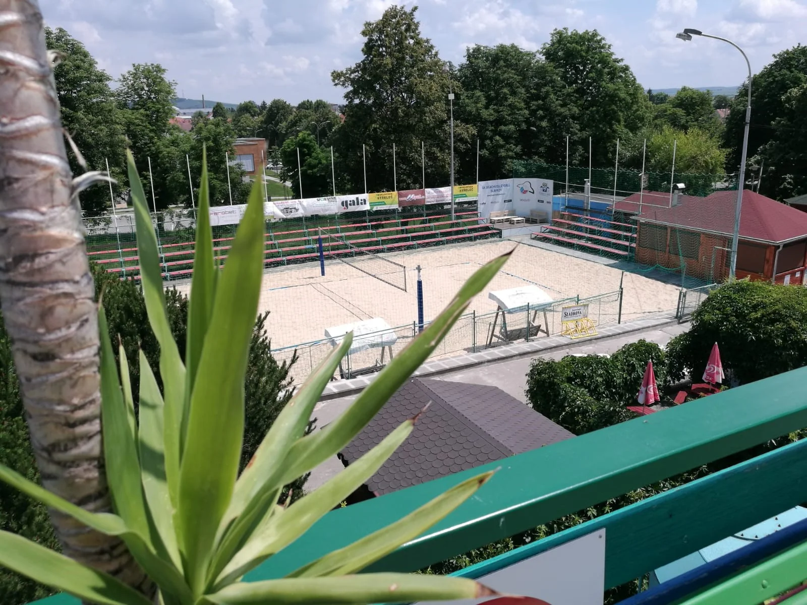 Užijte si léto u vody: celodenní vstup na koupaliště Slavkov pro dospělé i rodinu