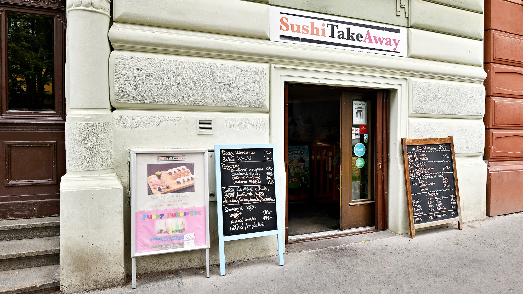 Havajské poke bowl na odnos s sebou: losos, krab, tofu i mango orange, pro 1-4 os.
