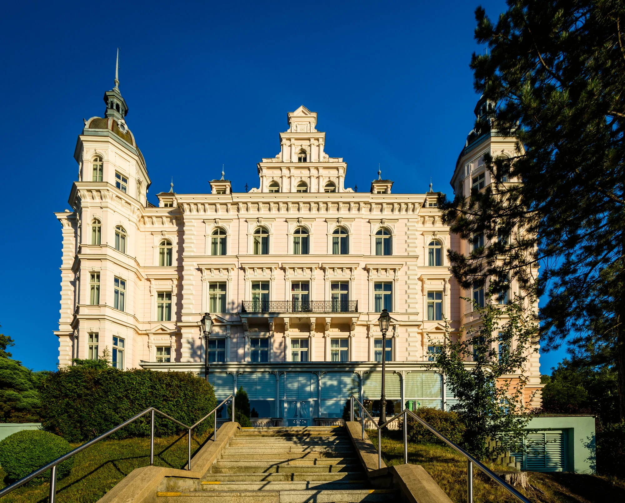 Celý den v hotelovém wellness pro 1 i 2 osoby: sauna, hammam, bazén, vířivka a fitness