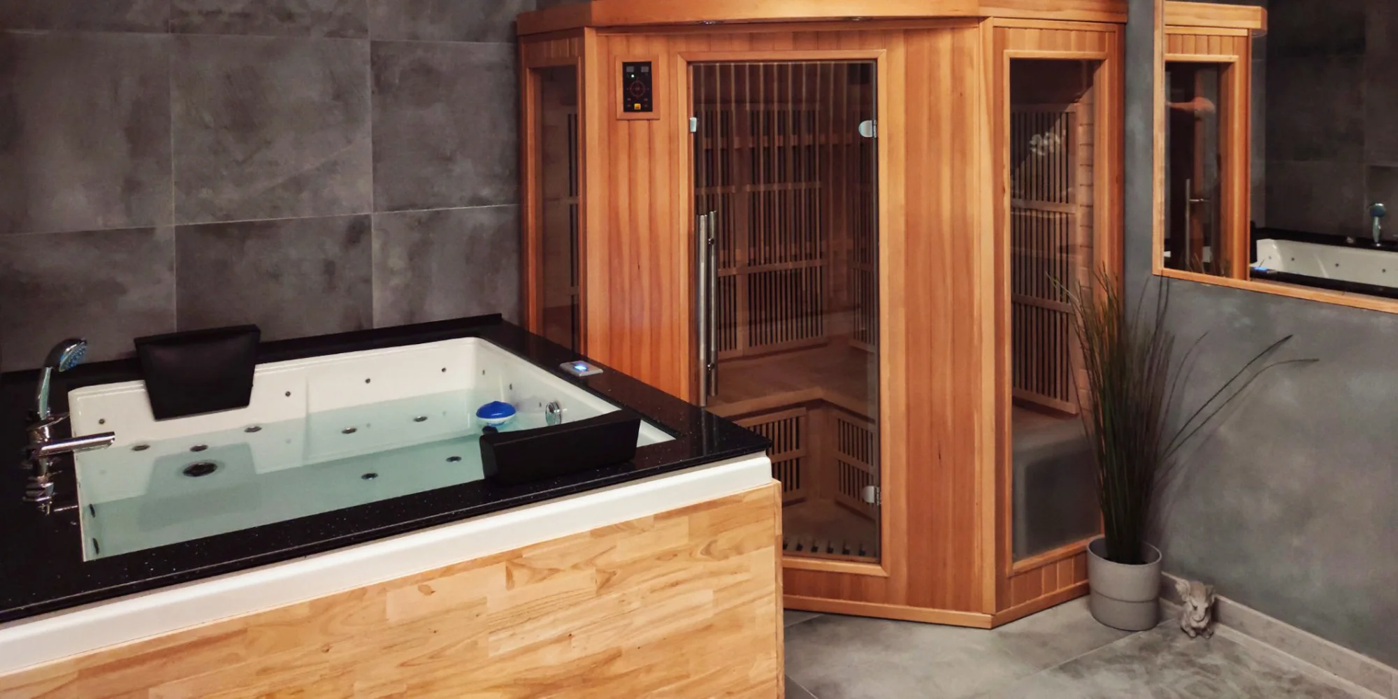 Bezobslužný privátní wellness na Proseku: 2-3 hodiny sauny a vířivky s lahví sektu