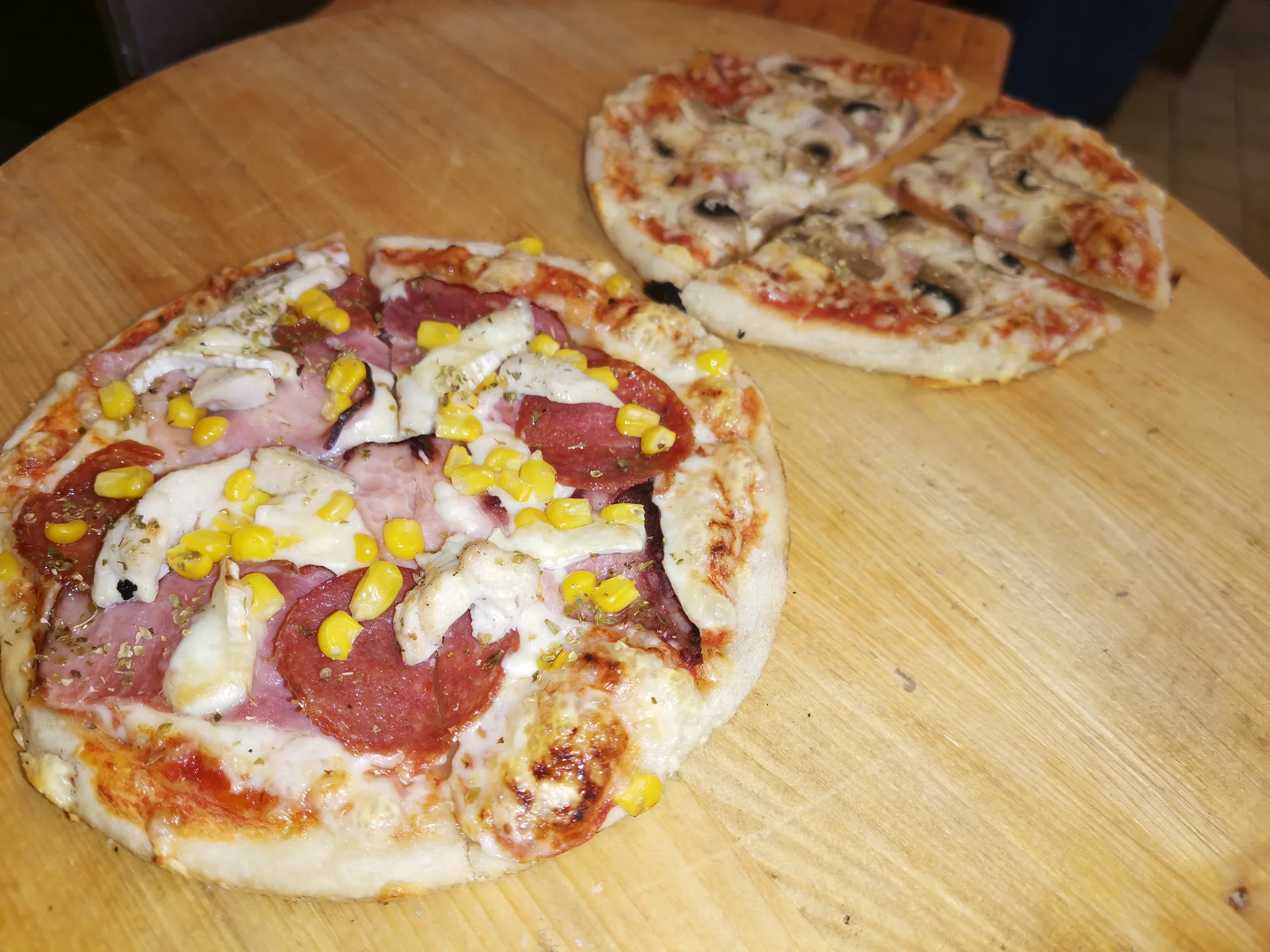 1 nebo 2 velké pizzy o průměru 45 cm, výběr z 21 druhů a rozvoz po Opavě