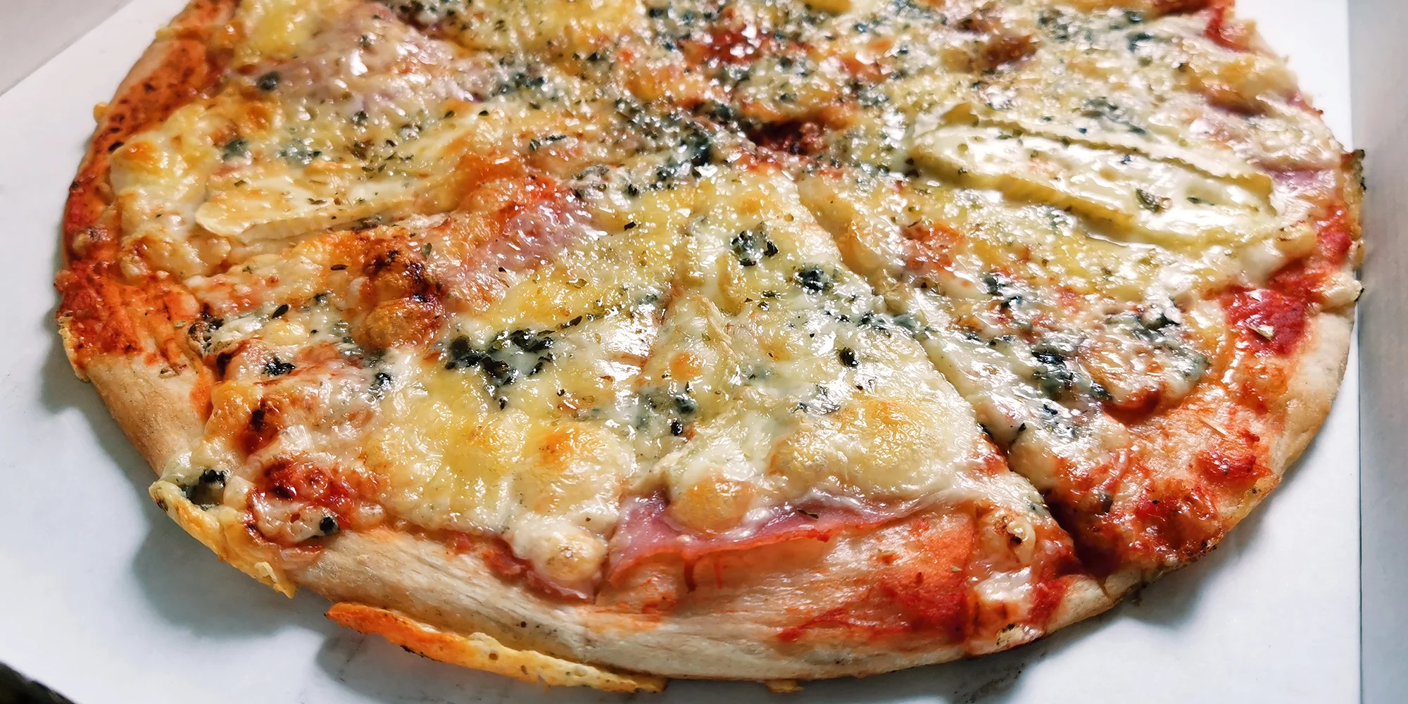 1 či 2 velké pizzy o průměru 45 cm a rozvoz po Opavě