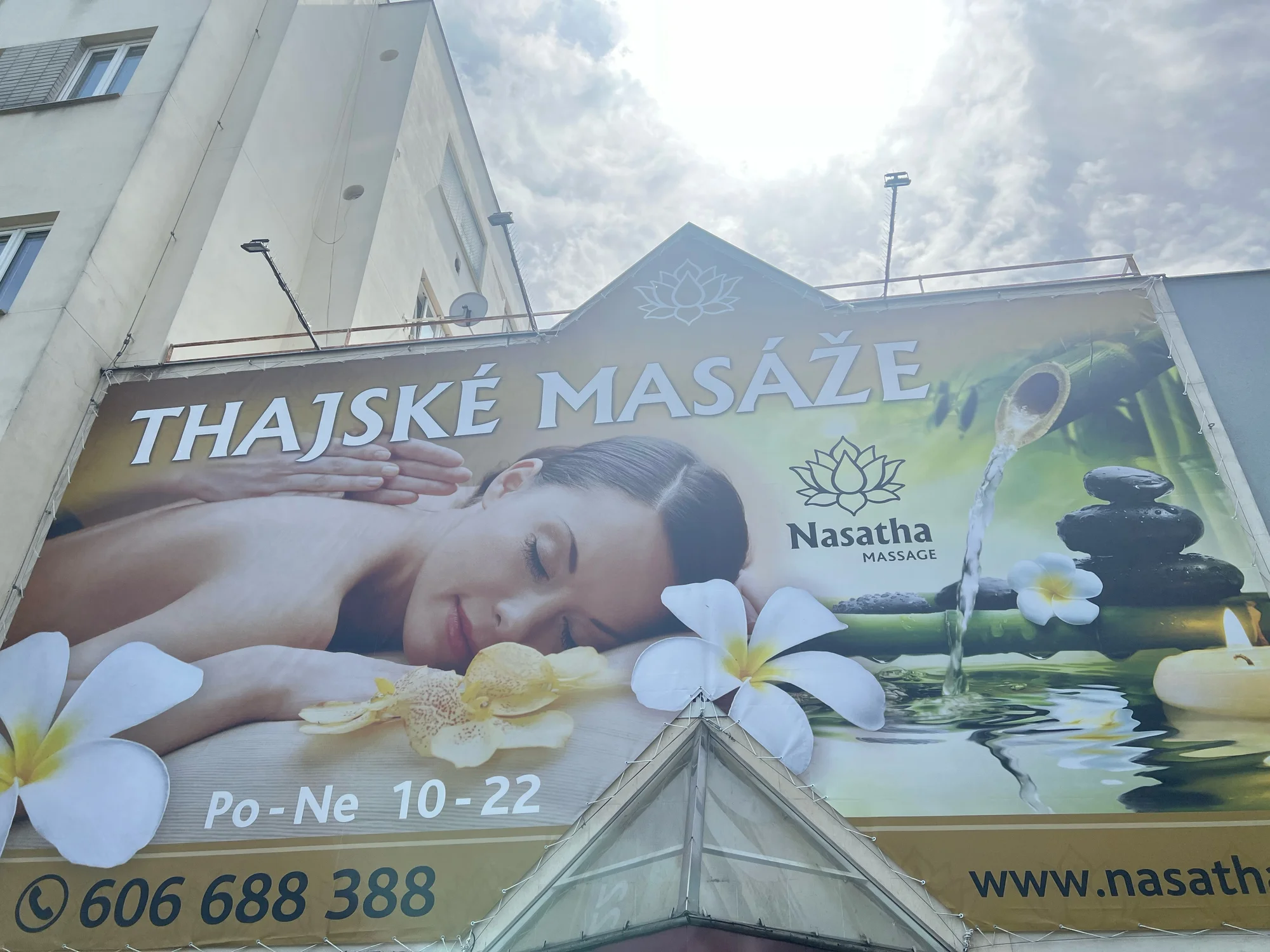 Až 120 min. párového relaxu: thajská, olejová i bylinná masáž pro dva
