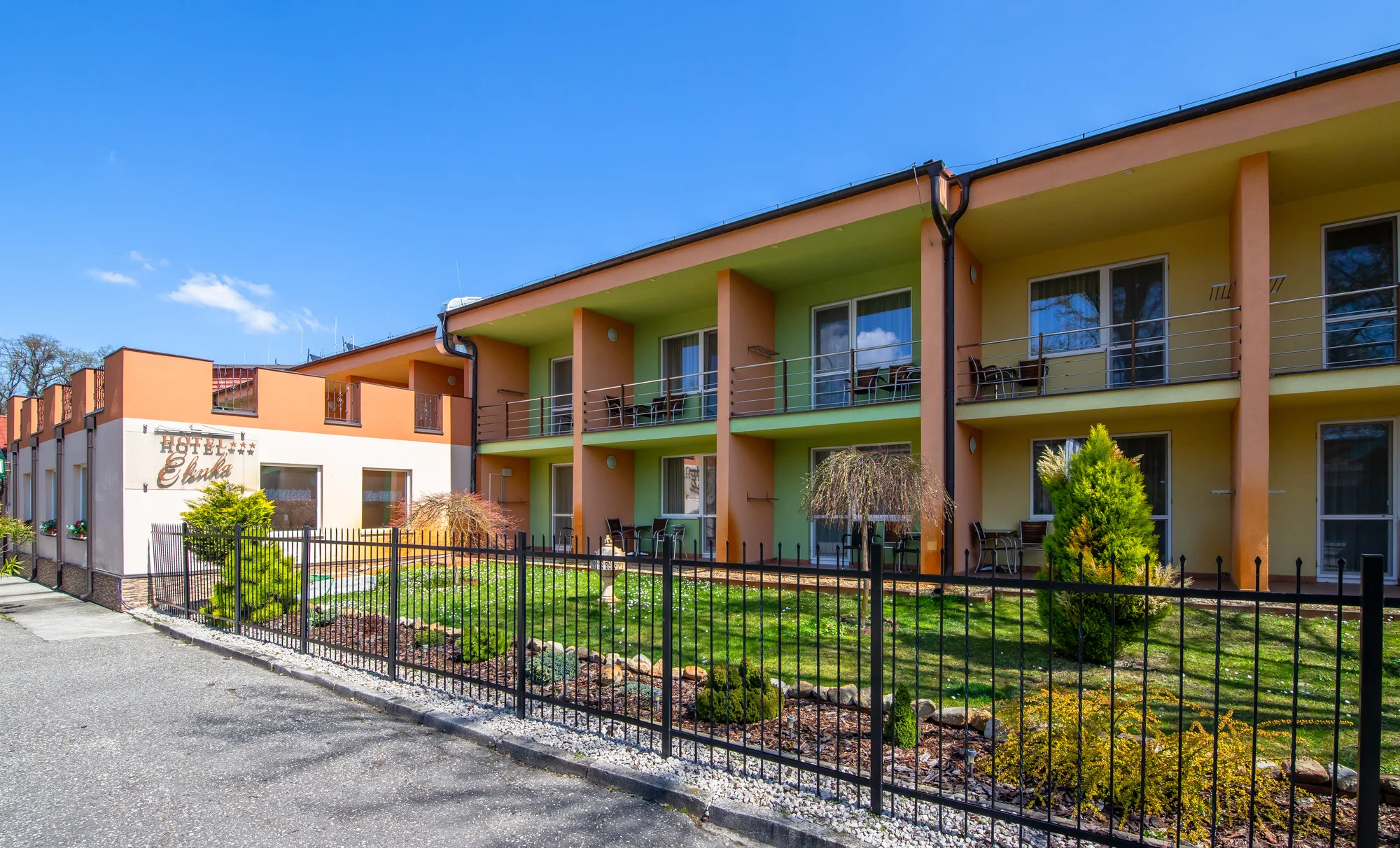 Skvělý odpočinek ve 3* rodinném hotelu ve Veľkém Mederu vč. polopenze