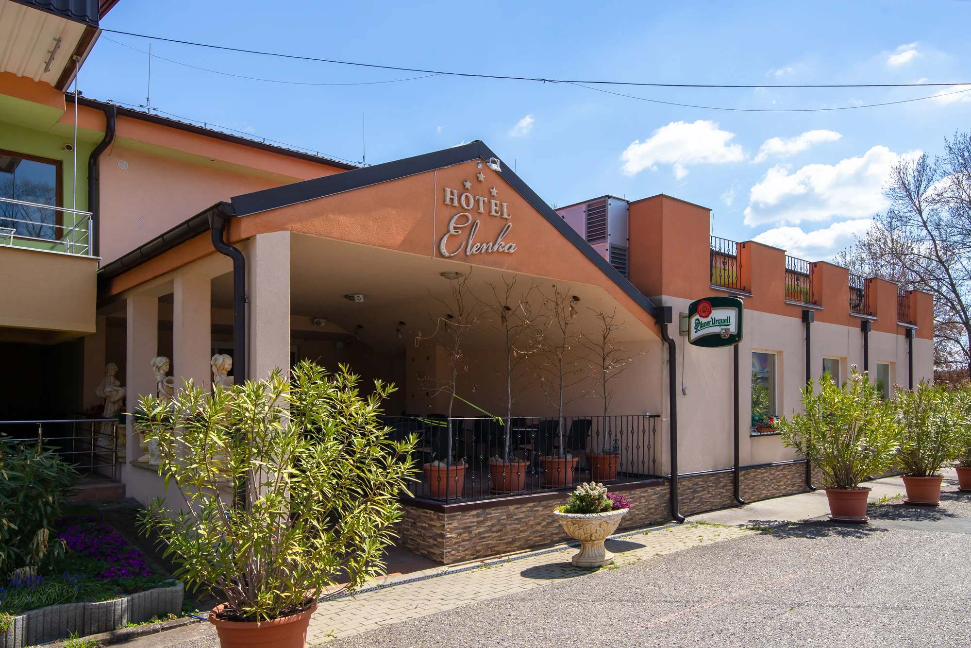 Skvělý odpočinek ve 3* rodinném hotelu ve Veľkém Mederu vč. polopenze